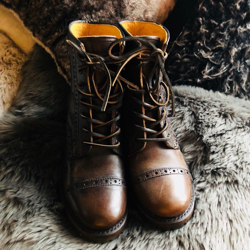 Frye Sabrina Brogue Booties 8M